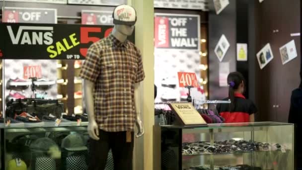 Vans store v Kuala Lumpur — Stock video