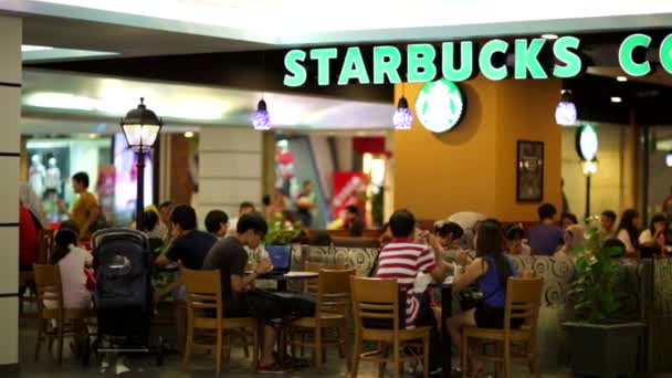 Starbucks káva v Kuala Lumpur — Stock video