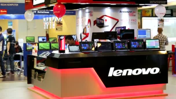 Lenovo winkel in Kuala Lumpur — Stockvideo