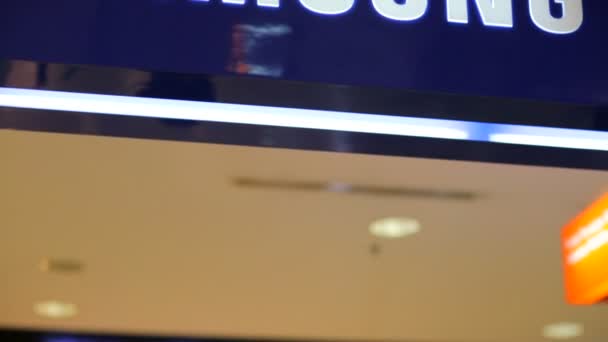 Samsung logo in Kuala Lumpur — Stockvideo