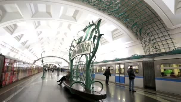 Slavyansky Bulvar estación de metro — Vídeos de Stock
