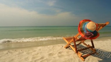 Sunlounger şapka ile