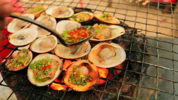 Tasty Grilled clams — Stock Video