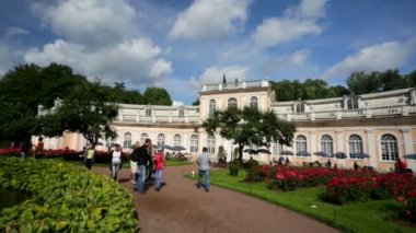 İnsanlar ziyaret çeşme