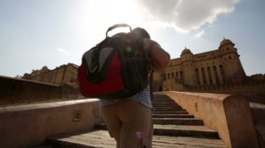 Backpacker kavanoz düz ziyaret
