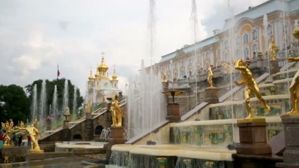 Statuen des großen Kaskadenbrunnens — Stockvideo