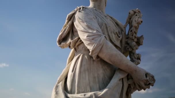 Statua antica della donna — Video Stock