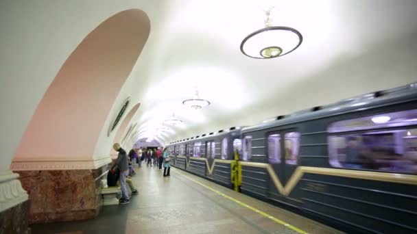 Metro de San Petersburgo — Vídeo de stock