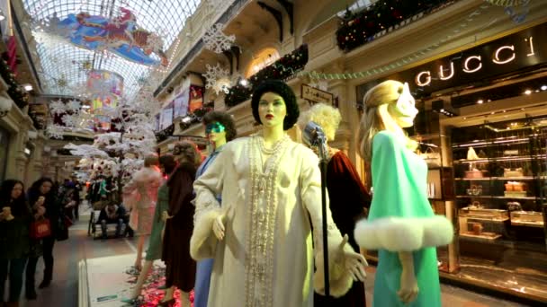 Exposition publique de costumes — Video