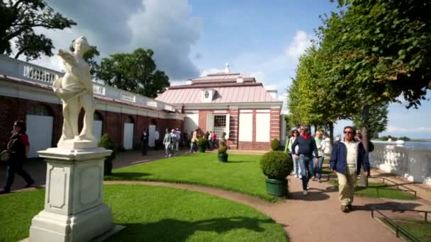 Fontes e jardins em Peterhof — Vídeo de Stock