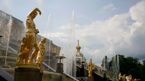 Samson fontein op Peterhof — Stockvideo