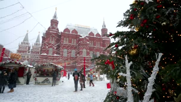 Рождественская ярмарка на Манежной площади — стоковое видео