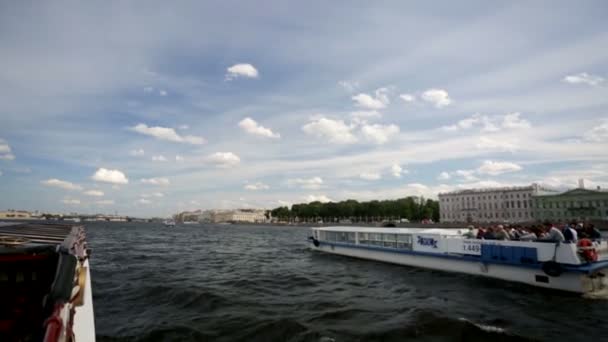 Boat trip along the Neva River — Stock Video