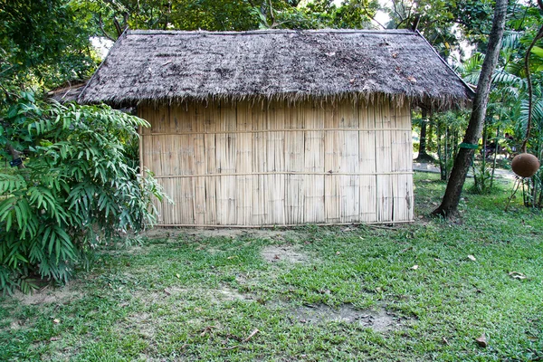 Hut in the forest — Stock Photo, Image