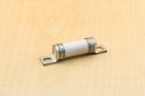 Endüstriyel seramik sigorta ve soket