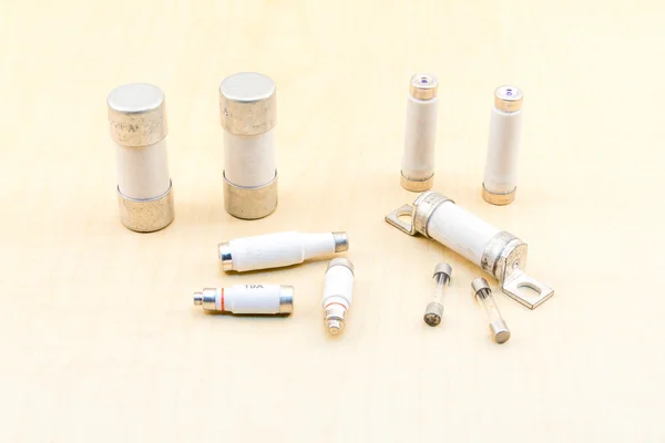 Endüstriyel seramik sigorta ve soket