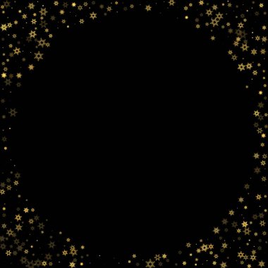 Düşen kar, altın deseni bozar. Uçan altın kar, don ve kar yağışlı bir resim. Kara geceyle ilgili Noel kutlaması için kış baskısı. Yeni Yıl için Tatil Vektörü illüstrasyonu.