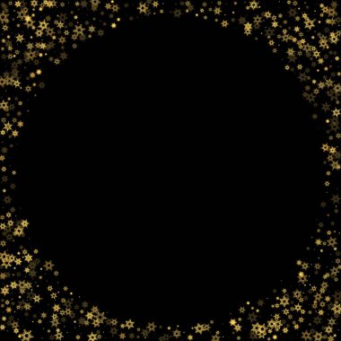 Düşen kar, altın deseni bozar. Uçan altın kar, don ve kar yağışlı bir resim. Kara geceyle ilgili Noel kutlaması için kış baskısı. Yeni Yıl için Tatil Vektörü illüstrasyonu.