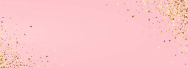 Altın Yağmur Yıldönümü Panoramik Pembe Arkaplan. Çekici Sequins Kartpostalı. Sarı Tinsel Işık Arkaplanı. Zengin Davetiye Parlat.
