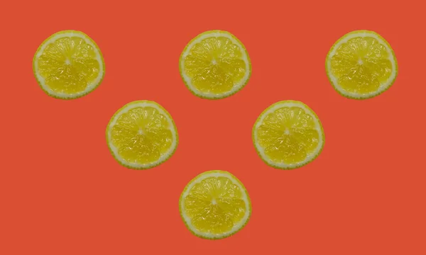Žluté Šťavnaté Kulaté Plátky Citronu Červeném Pozadí — Stock fotografie