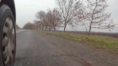 dönen araba çarkı hareket ediyor