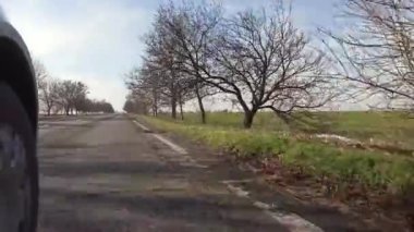 dönen araba çarkı hareket ediyor