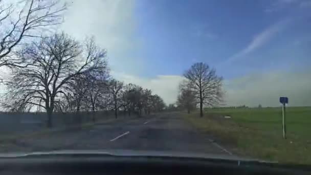 Straße. Blick von den vorausfahrenden Autos — Stockvideo