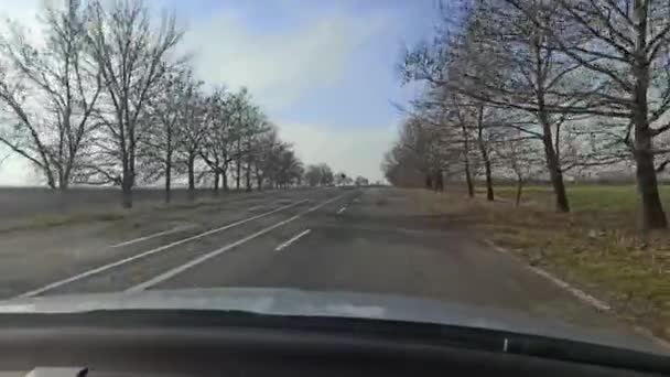 Straße. Blick von den vorausfahrenden Autos — Stockvideo