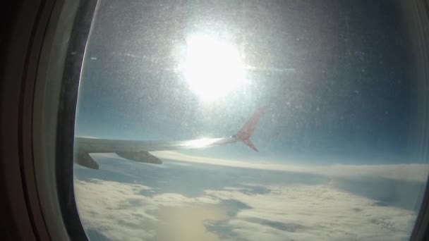 Hermosa Vista Desde Ventana Del Avión Con Cielo Azul Soles — Vídeo de stock