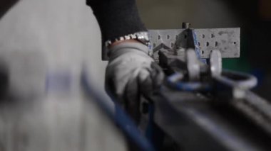 Portre Master atölyesinde çalışan kuyumcu