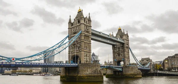 Hermosa vista del Tower Bridge, Londres . — Foto de Stock