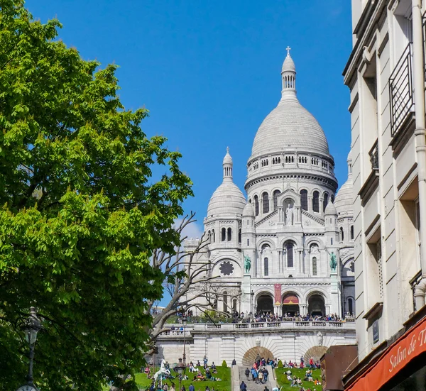 Kościół Najświętszego Serca Sacre Coeur w dzielnicy Montmartre — Zdjęcie stockowe