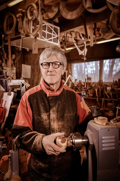 Woodturners using a rotating clamp to turn the wood. — Stock Photo, Image