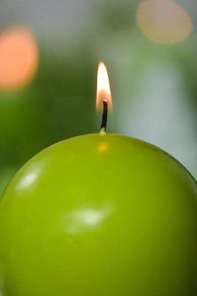 Hořící svíčky zelené a červené — Stock fotografie