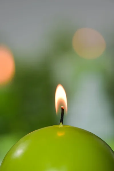 Candele ardenti verde e rosso — Foto Stock