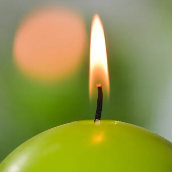 Candele ardenti verde e rosso — Foto Stock