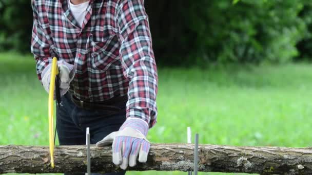 Senior man sawing a log handsaw closeup — Stock Video