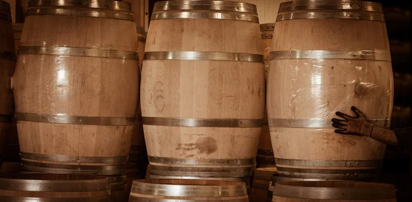 Winemaker barrels moving up or down by rolling on ground — Stock Photo, Image