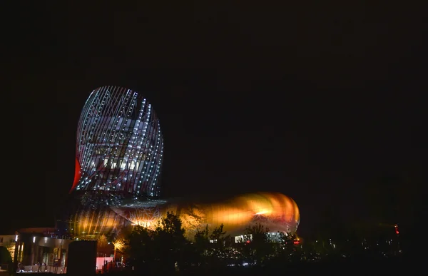 Bordeaux, Frankrijk. La cite du vin door nacht, wijn museum — Stockfoto