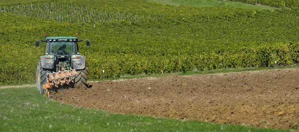 Tractor plowing the fields — Stock Photo, Image