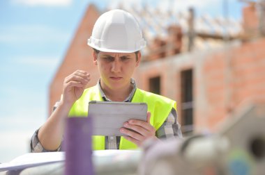 Foreman'ın dijital tablet şantiye kullanma