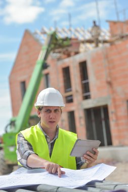 Foreman'ın dijital tablet şantiye kullanma