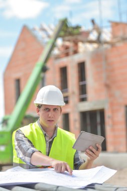 Foreman'ın dijital tablet şantiye kullanma