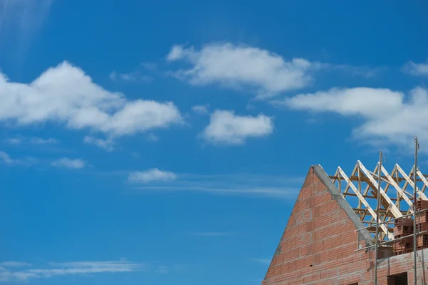 Edificio in costruzione e gru in Francia — Foto Stock