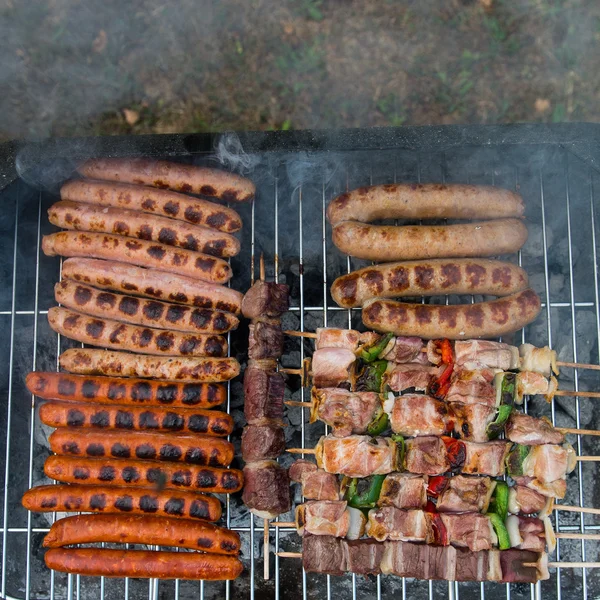 Grillen med olika typer av kött — Stockfoto