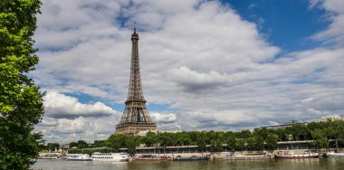 Seine, Fransa ile Paris'te Eyfel Kulesi
