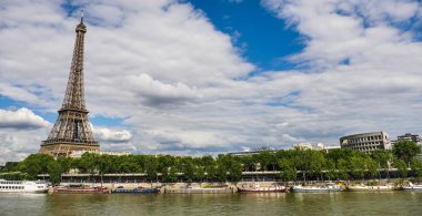 Seine, Fransa ile Paris'te Eyfel Kulesi