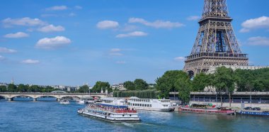 Seine, Fransa ile Paris'te Eyfel Kulesi