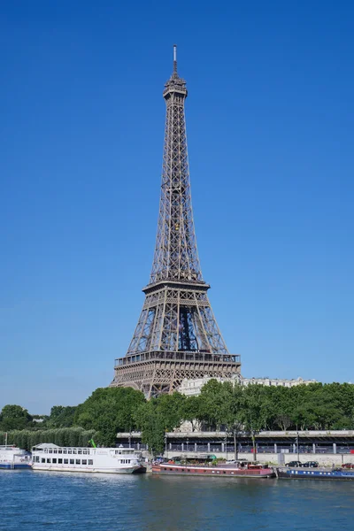 De toren van Eiffel in Parijs met Seine, Frankrijk — Stockfoto