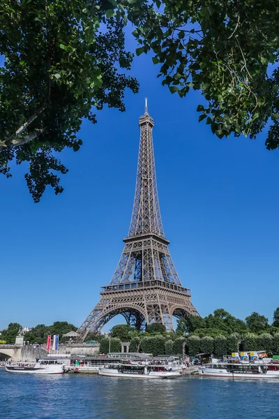 Eiffel Tower in Paris with Seine, France — Stock Photo, Image